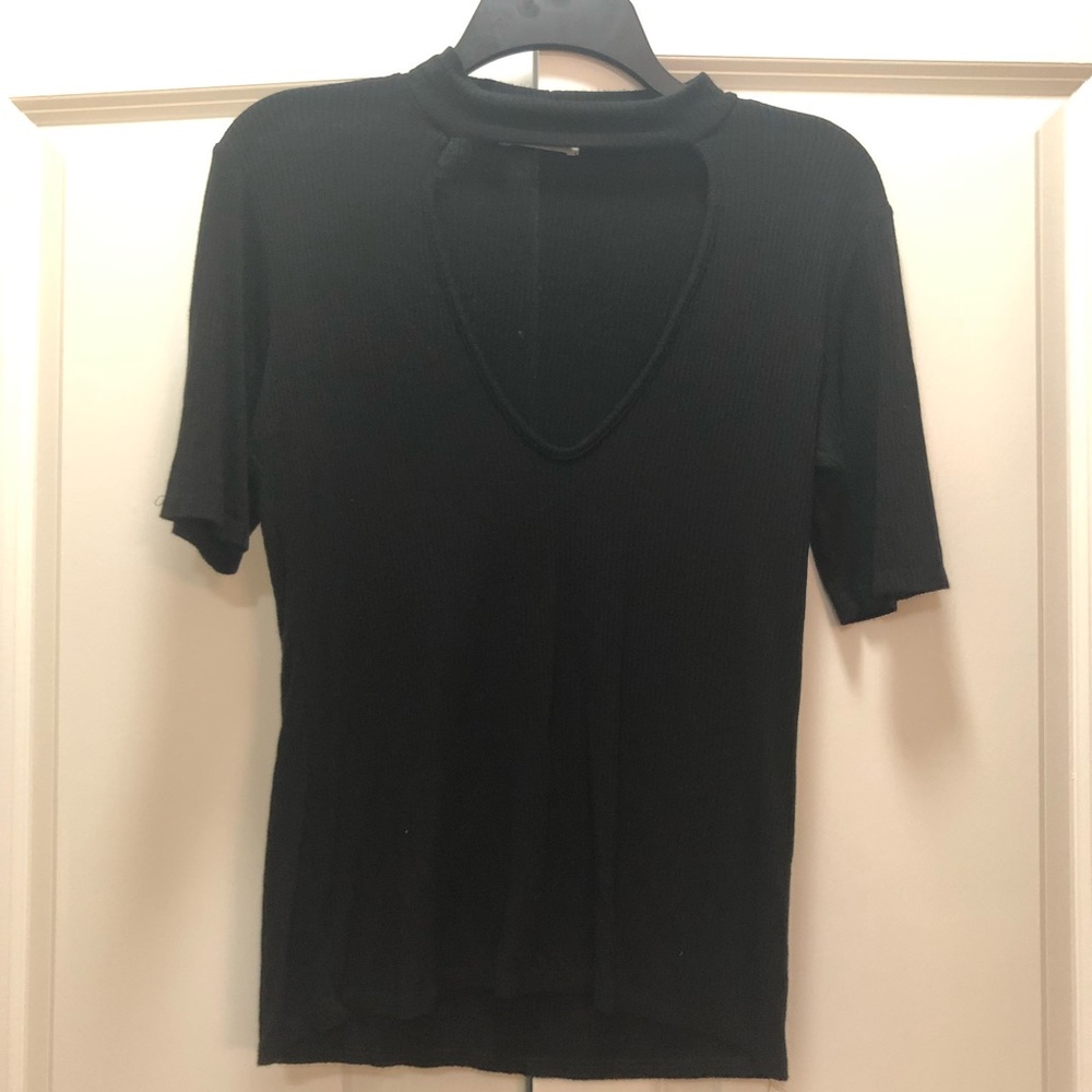 Keyhole ribbed top